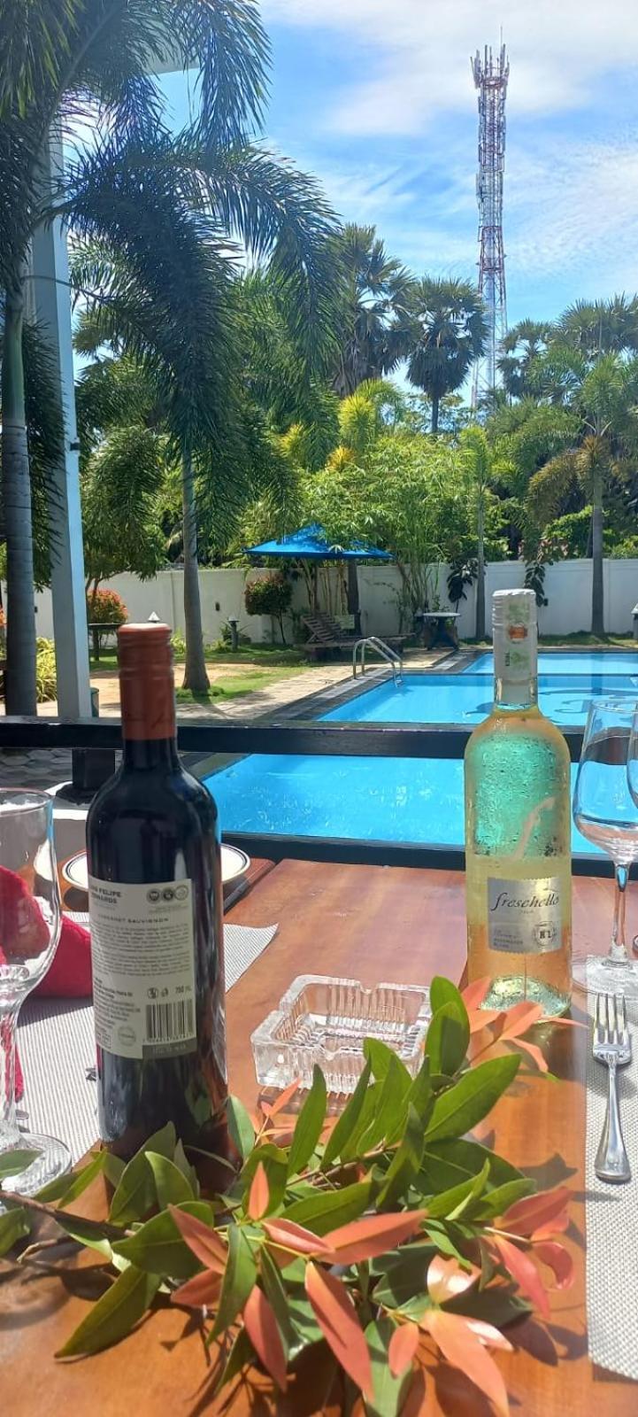 J7 Villaj Resort Triquinimale Exterior foto