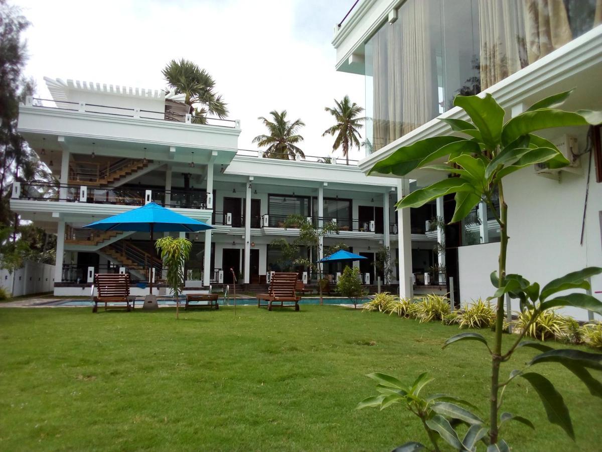 J7 Villaj Resort Triquinimale Exterior foto